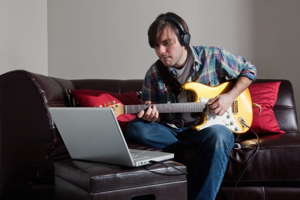 7 Tips on learning guitar online